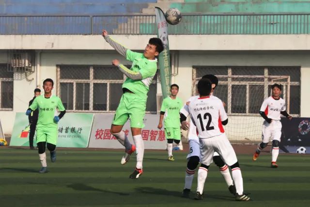 高诗岩17+9山东险胜新疆 齐麟17分李炎哲15分